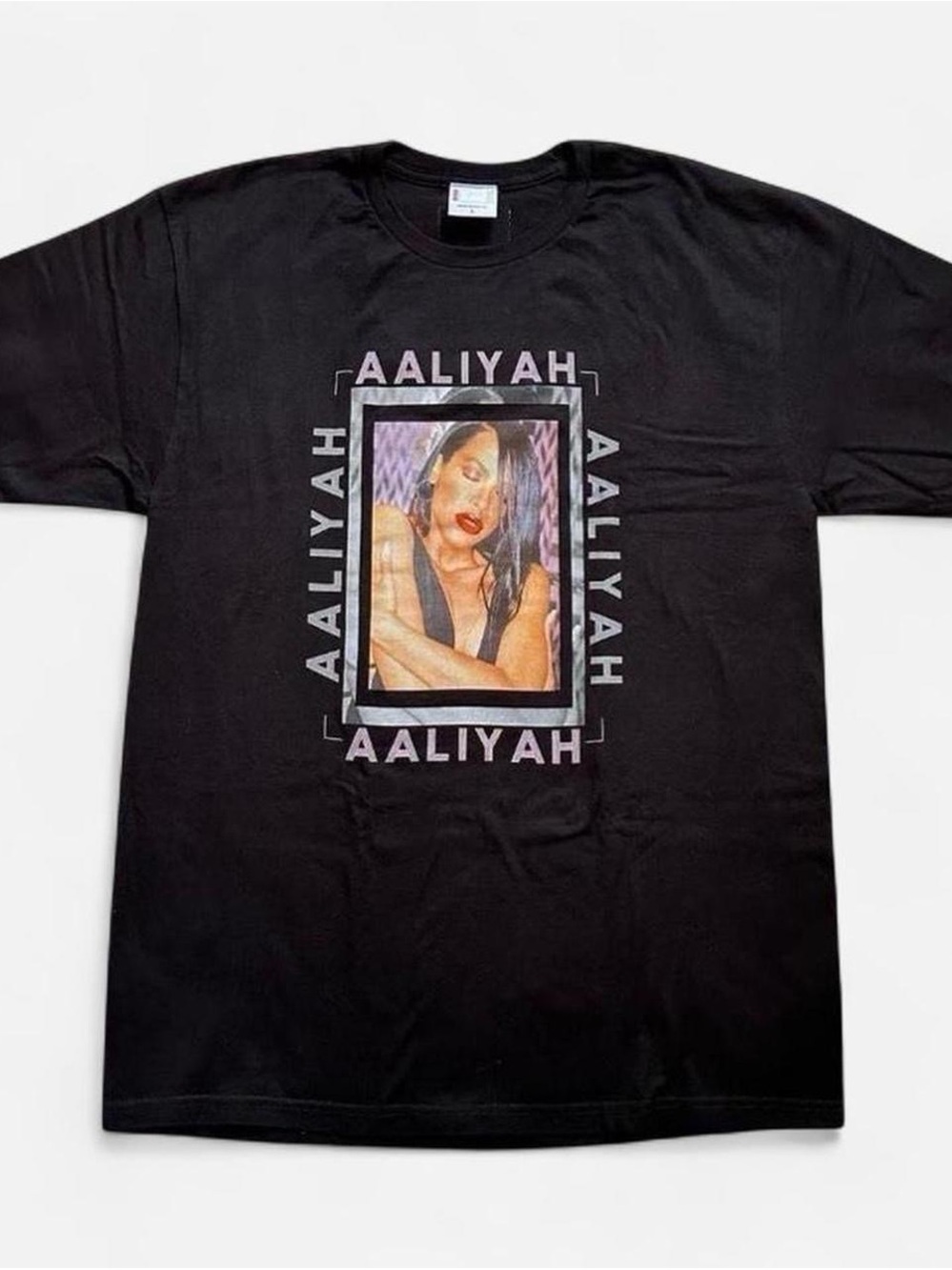 Aaliyah black graphic t shirt large